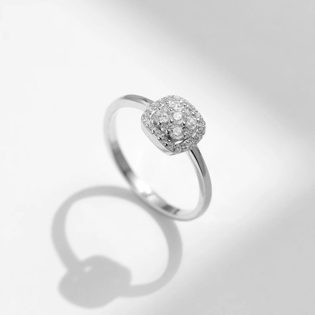Luminous D-Clarity Moissanite Ring
